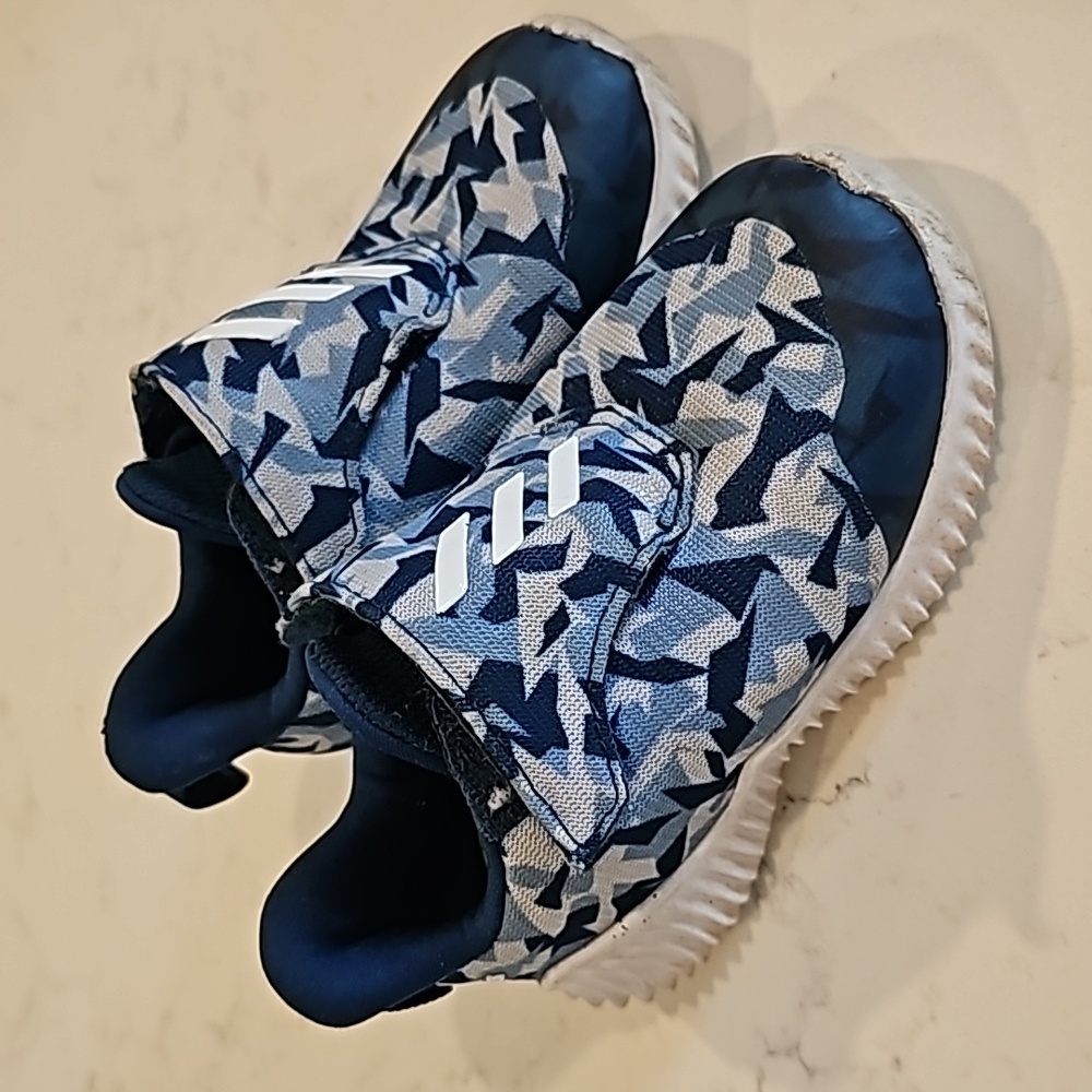 Adidas toddler size 6 shoes